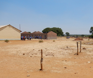 Photo showing unused and broken ‘tippy-taps’ in Hovano Secondary School, Gokwe, Zimbabwe.